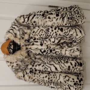 VIGOSS collection faux fur jacket Med. NWOT- never worn